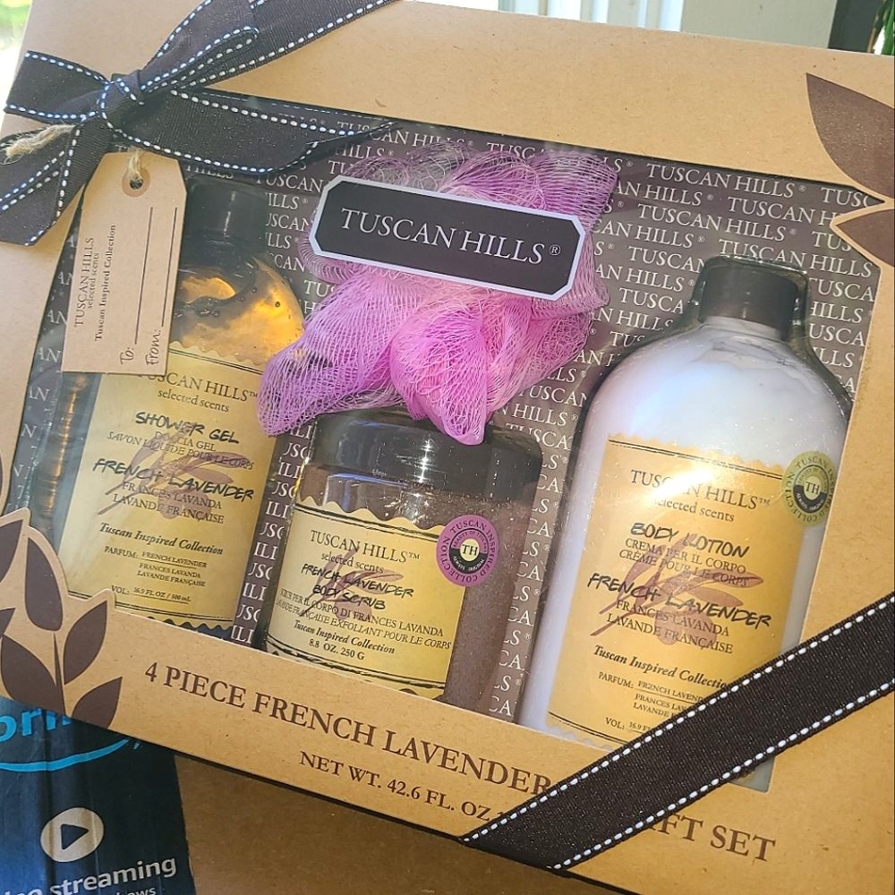 NIB Tuscan Hills 4 Piece French Lavender Spa Gift Set